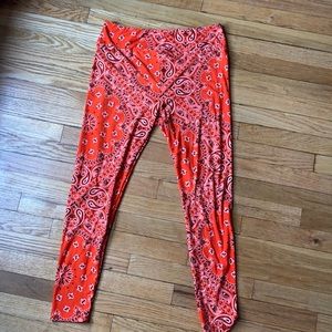 LulaRoe TC leggings orange-red bandana pattern